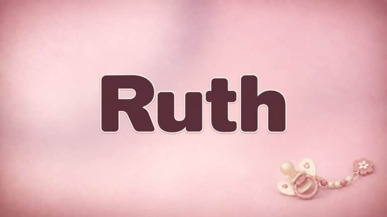 Vorname Ruth in bordeauxfarbener Schrift auf altrosafarbenem Hintergrund mit Schnullerkette